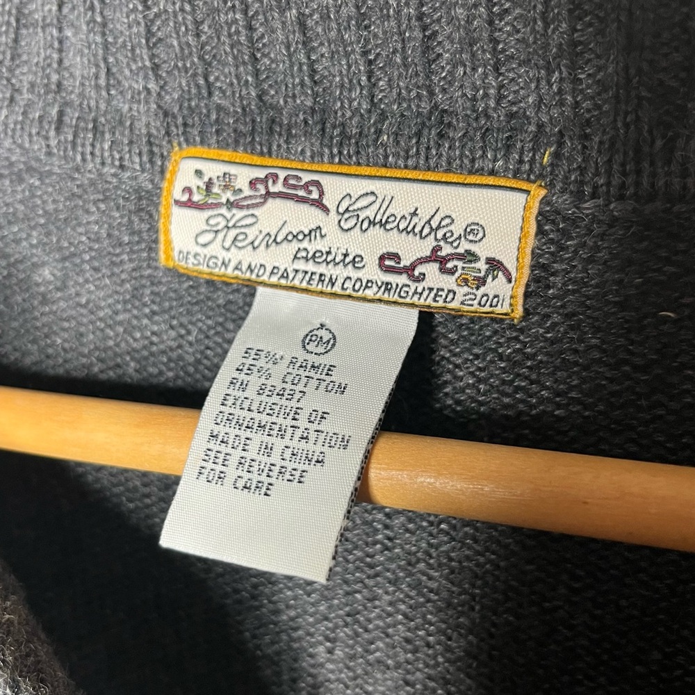 Vintage Heirloom Collectibles Grey Floral Embroidered Collared Button Cardigan - Picture 8 of 8